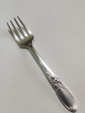 Vintage 1953 Oneida Community White Orchid Babyfork